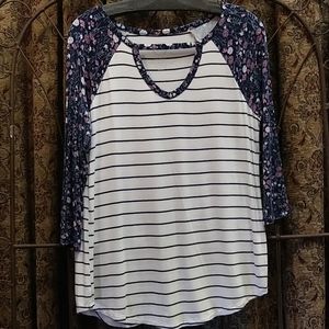 Cute Maurices Top size Medium